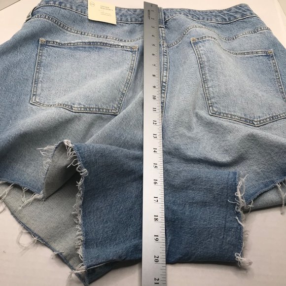 Universal Thread Women's Size 22W Vintage Midi Short Cut Off Blue Denim New - Picture 12 of 14